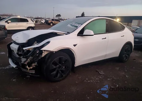 2024 Tesla Model Y from USA, damaged, VIN 7SAYGDED0RF191972